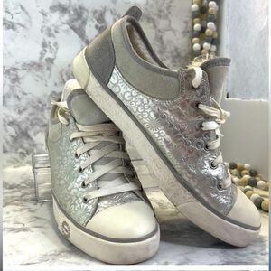 Warm! Ugg Evera Metallic Silver Fur Lined Sneakers size 7